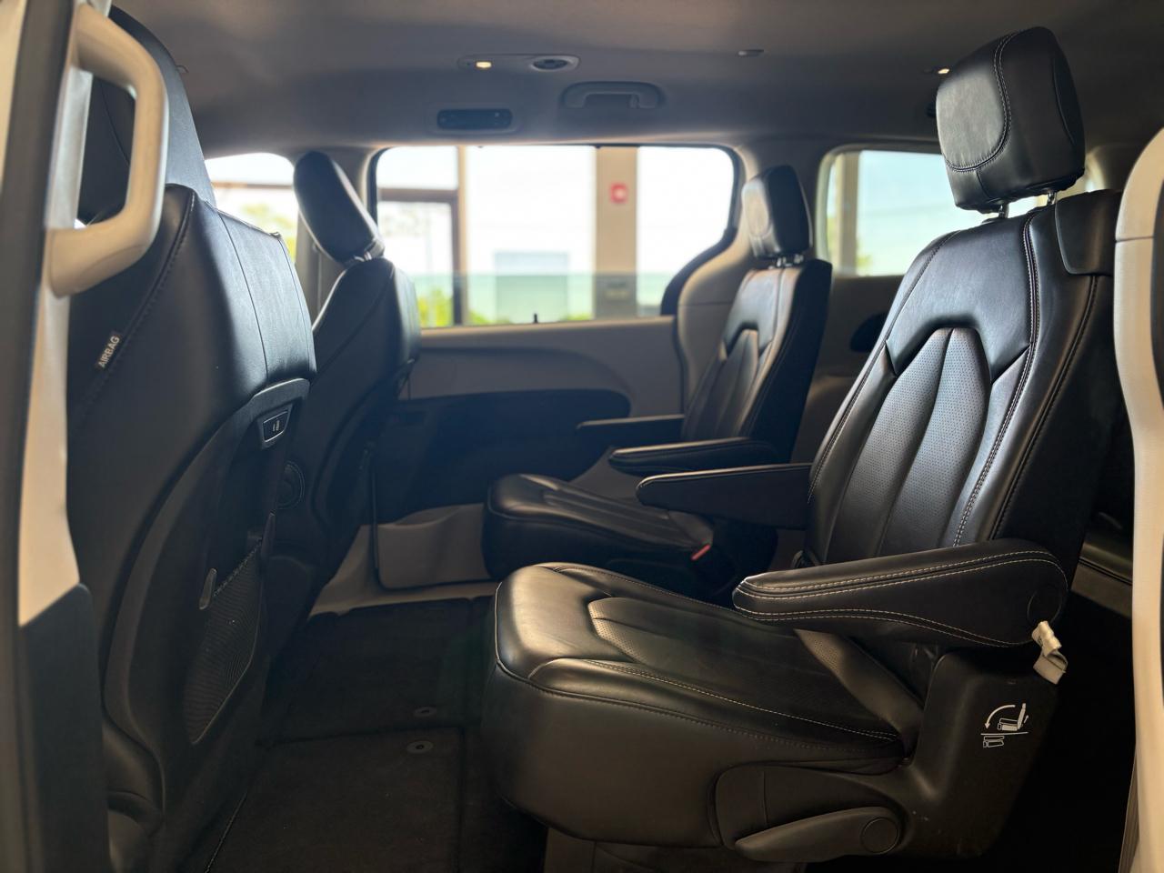 Chrysler Pacifica Touring L FWD 2023