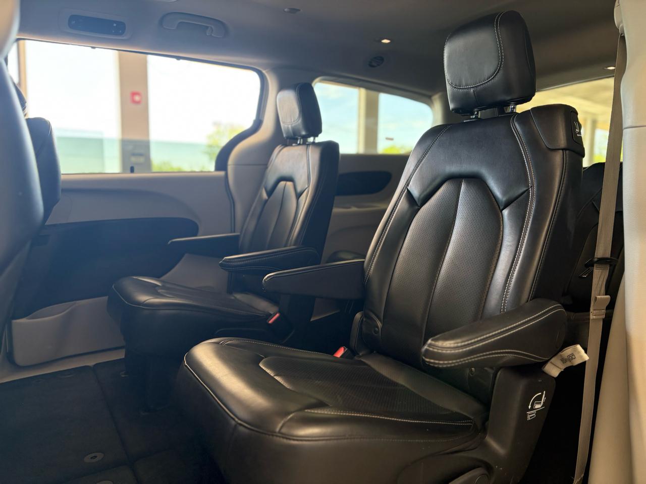 Chrysler Pacifica Touring L FWD 2023