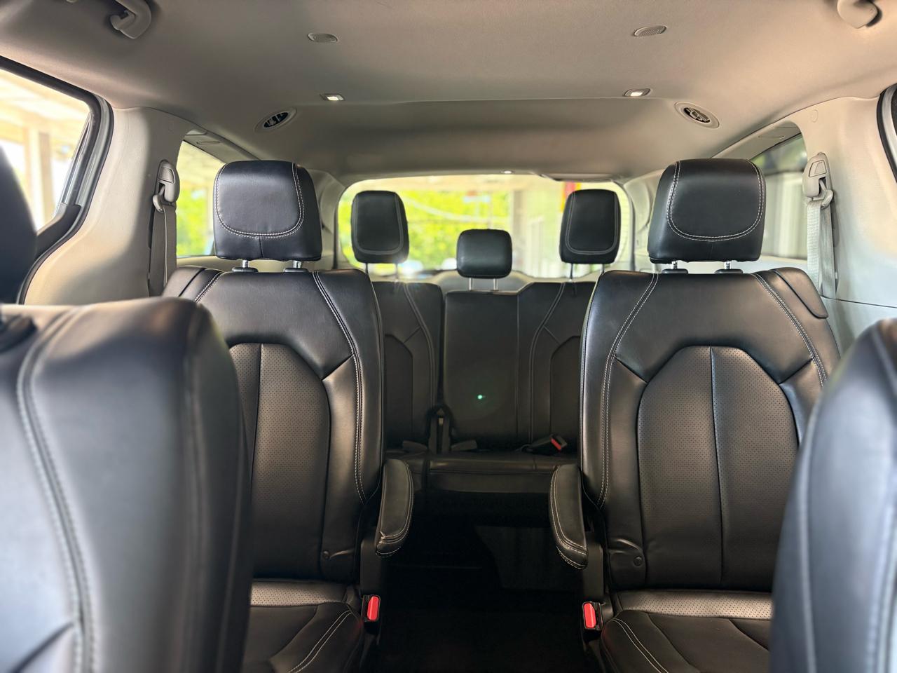 Chrysler Pacifica Touring L FWD 2023