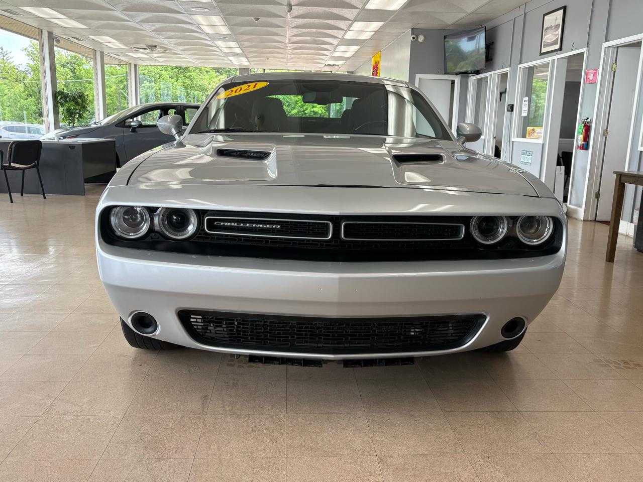 Dodge Challenger SXT RWD 2021