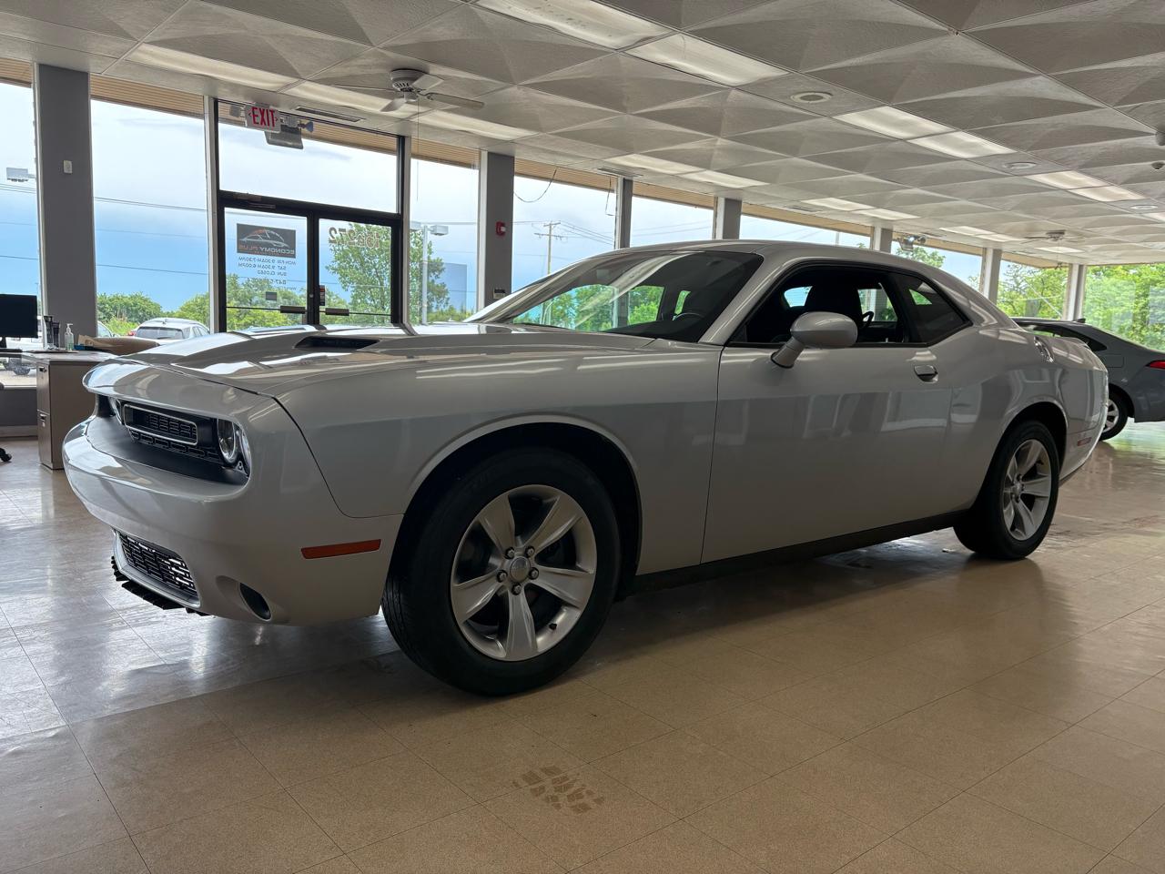 Dodge Challenger SXT RWD 2021