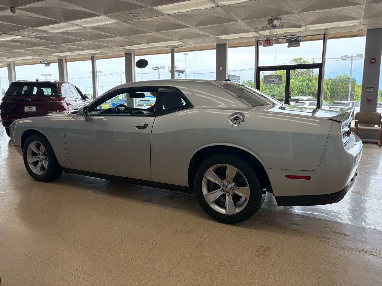 Dodge Challenger SXT RWD 2021