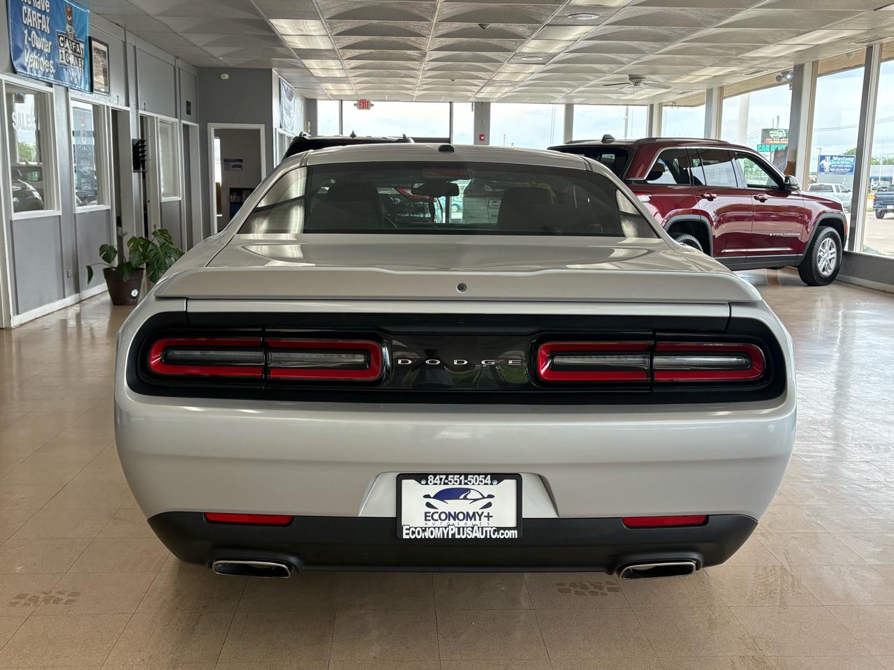 Dodge Challenger SXT RWD 2021