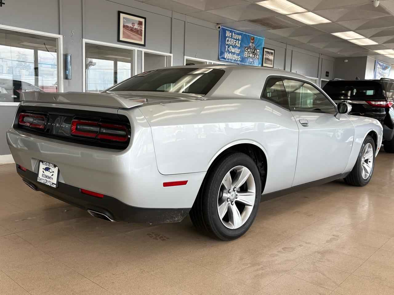 Dodge Challenger SXT RWD 2021