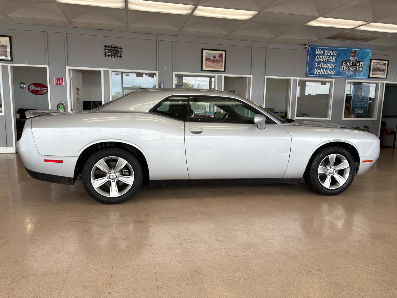 Dodge Challenger SXT RWD 2021