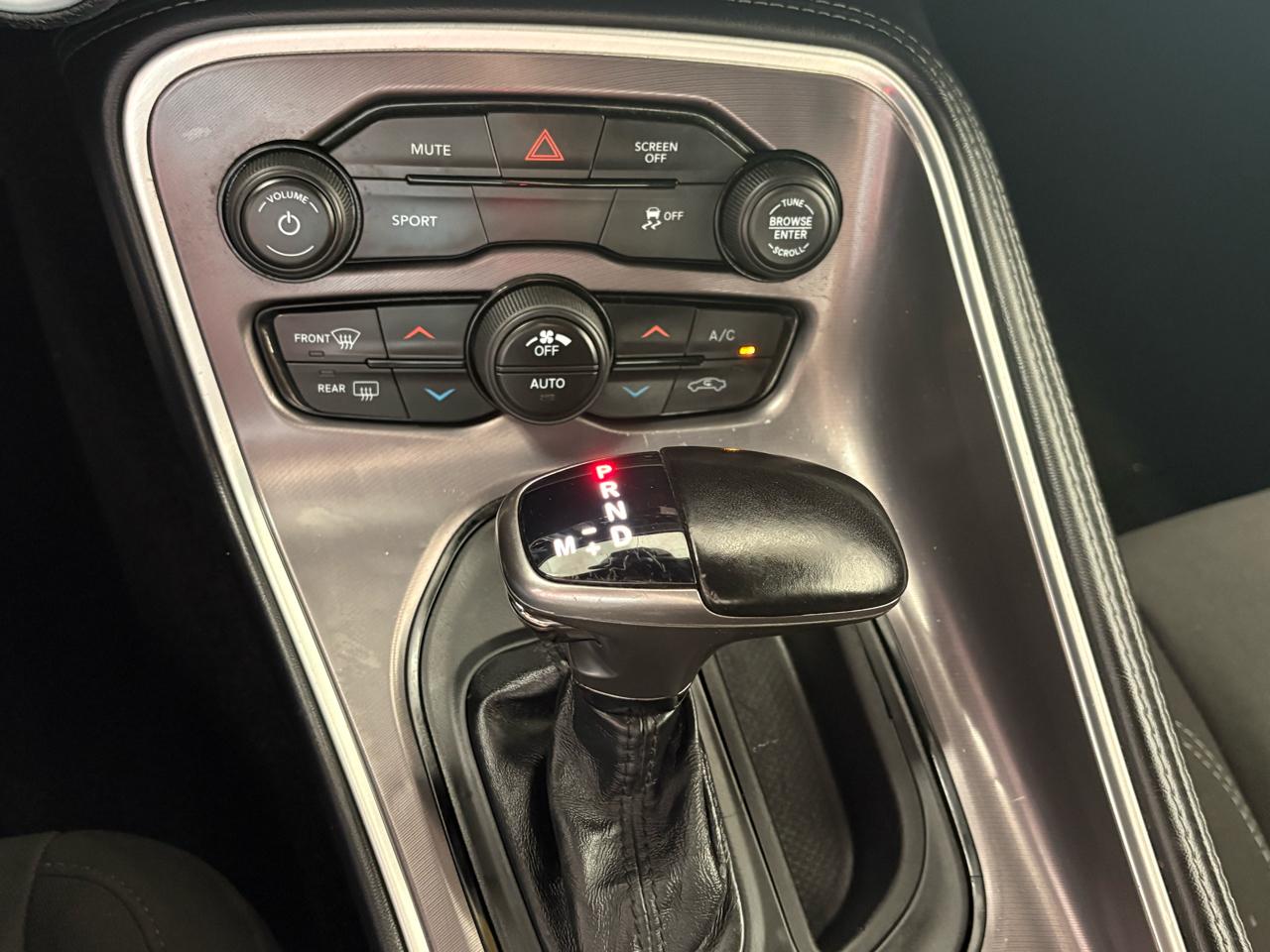 Dodge Challenger SXT RWD 2021