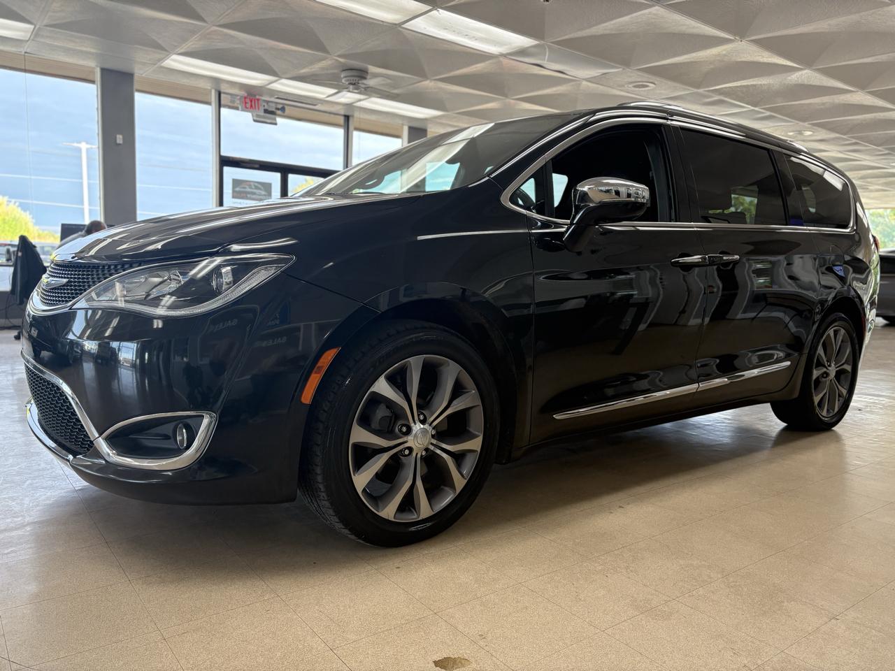 Chrysler Pacifica Limited 35th Anniversary FWD *Ltd Avail* 2020