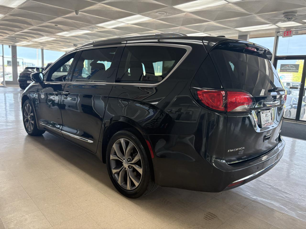 Chrysler Pacifica Limited 35th Anniversary FWD *Ltd Avail* 2020