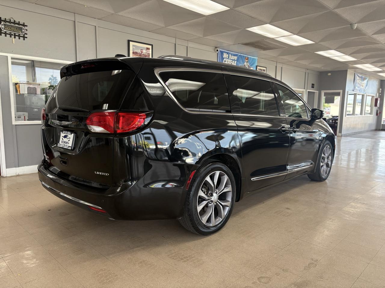 Chrysler Pacifica Limited 35th Anniversary FWD *Ltd Avail* 2020