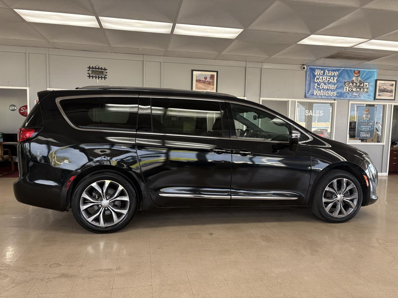 Chrysler Pacifica Limited 35th Anniversary FWD *Ltd Avail* 2020