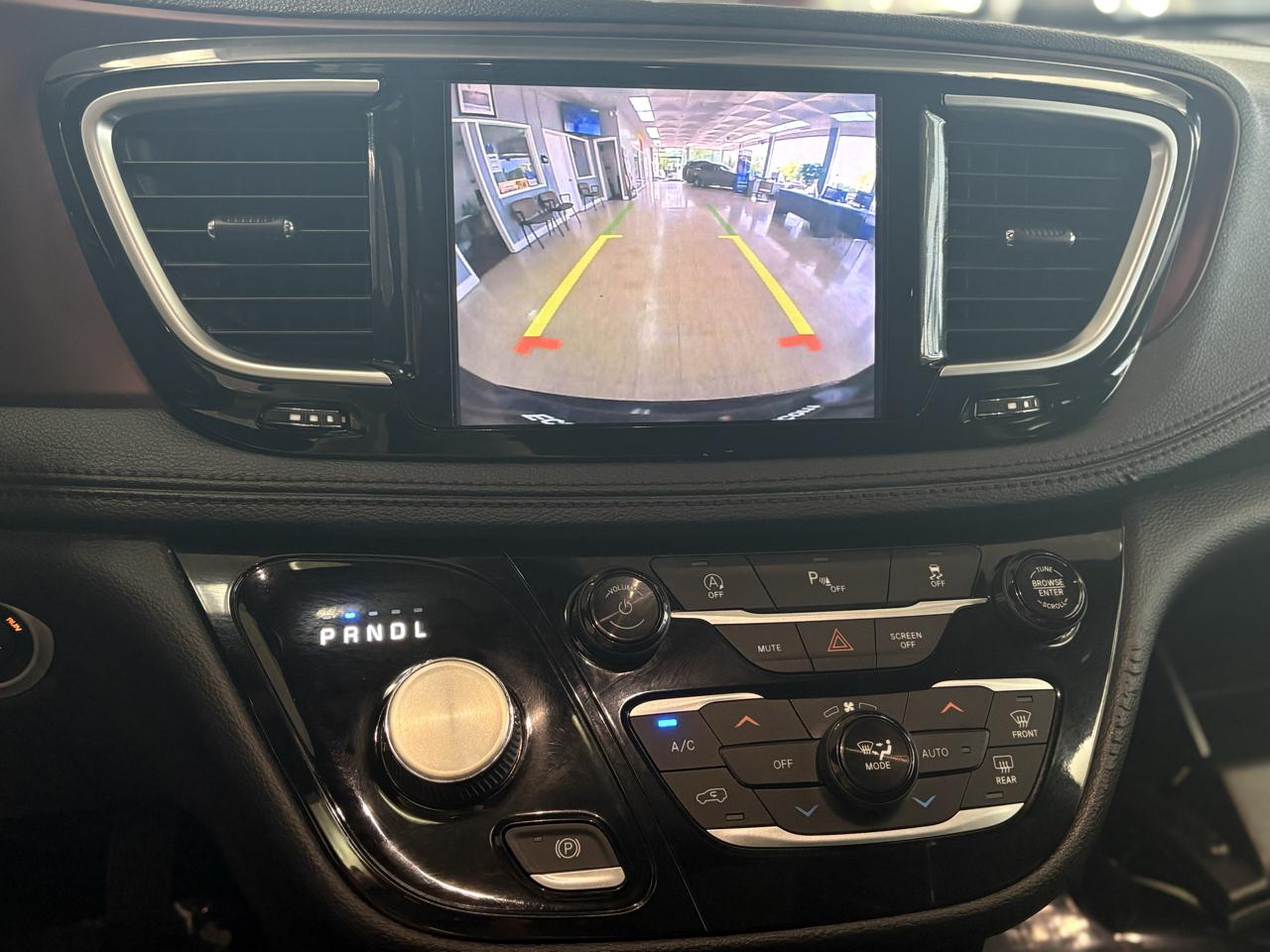 Chrysler Pacifica Limited 35th Anniversary FWD *Ltd Avail* 2020