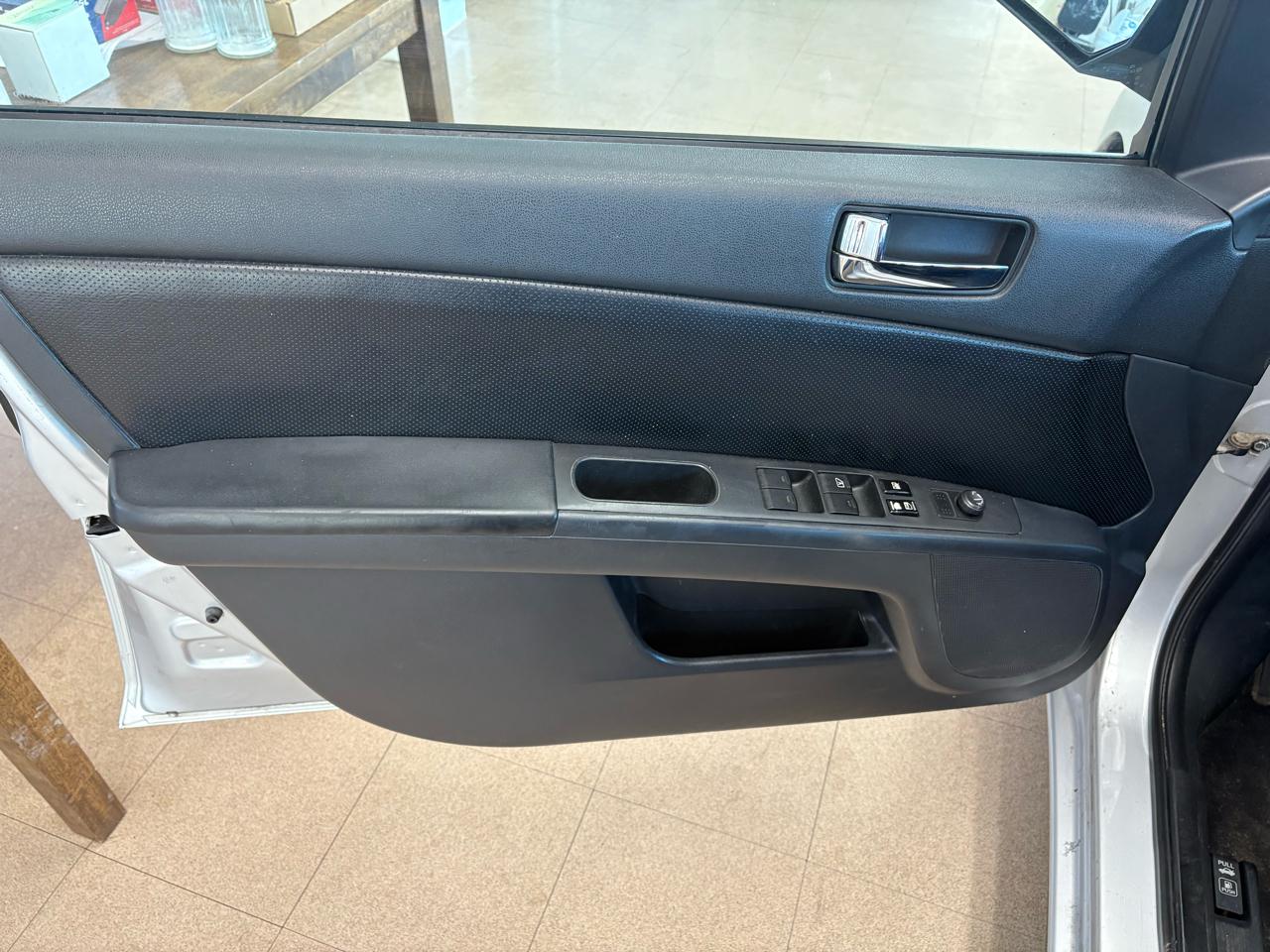Nissan Sentra 4dr Sdn I4 CVT 2.0 SL 2011