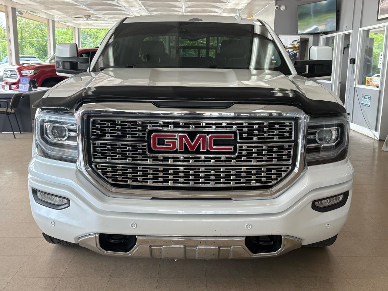 GMC Sierra 1500 4WD Crew Cab 143.5" Denali 2017
