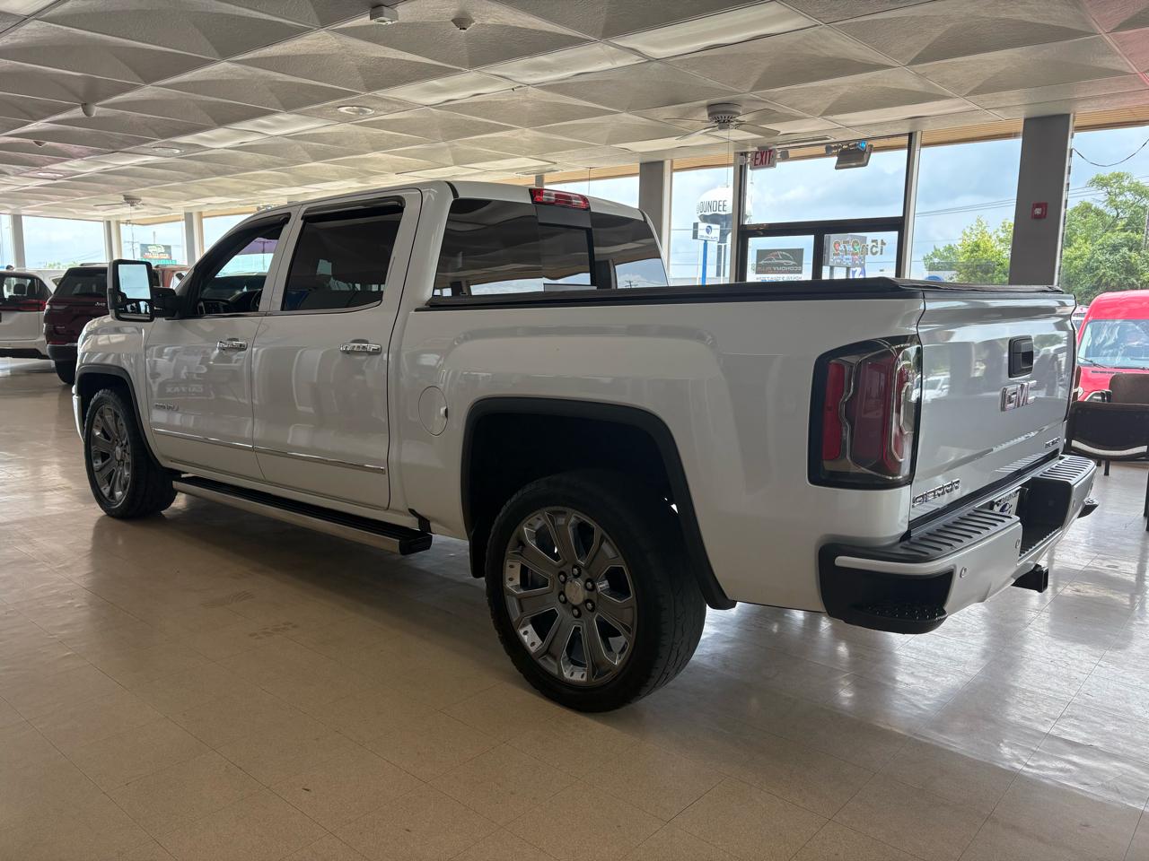 GMC Sierra 1500 4WD Crew Cab 143.5" Denali 2017