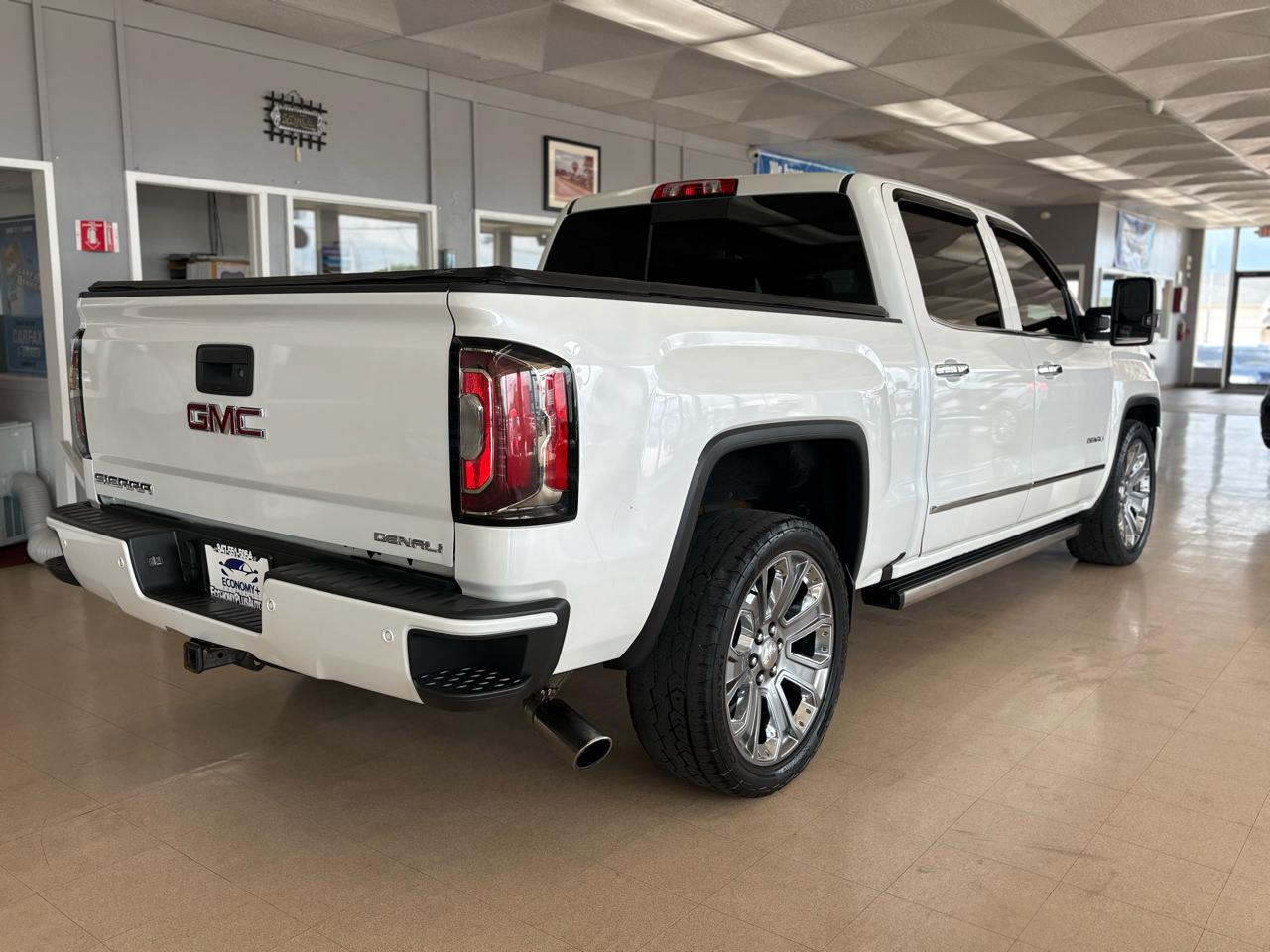 GMC Sierra 1500 4WD Crew Cab 143.5" Denali 2017