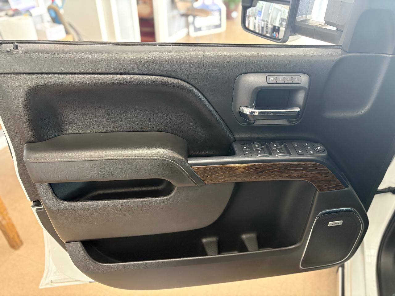 GMC Sierra 1500 4WD Crew Cab 143.5" Denali 2017