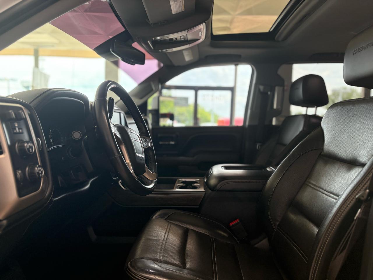 GMC Sierra 1500 4WD Crew Cab 143.5" Denali 2017