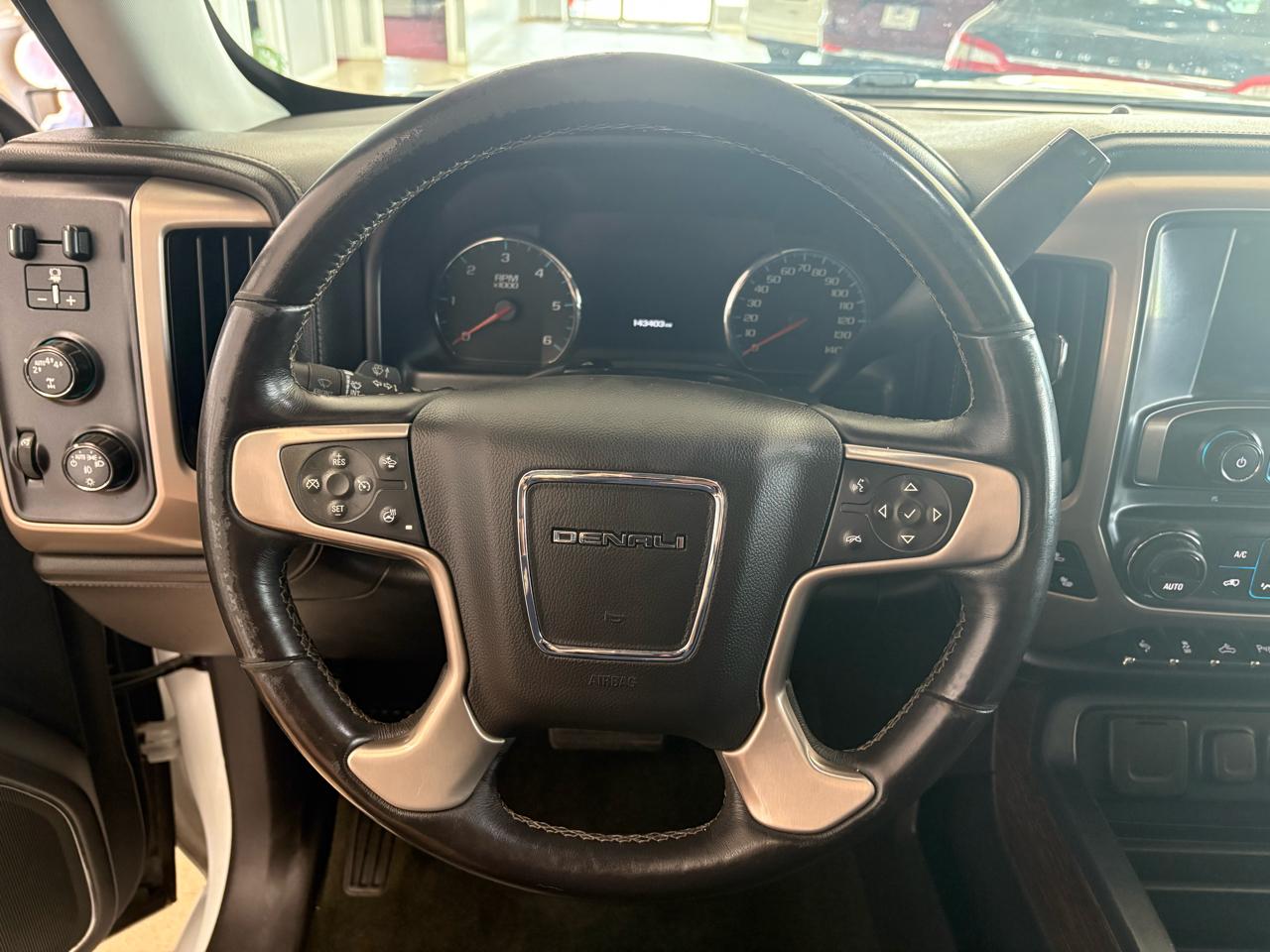 GMC Sierra 1500 4WD Crew Cab 143.5" Denali 2017