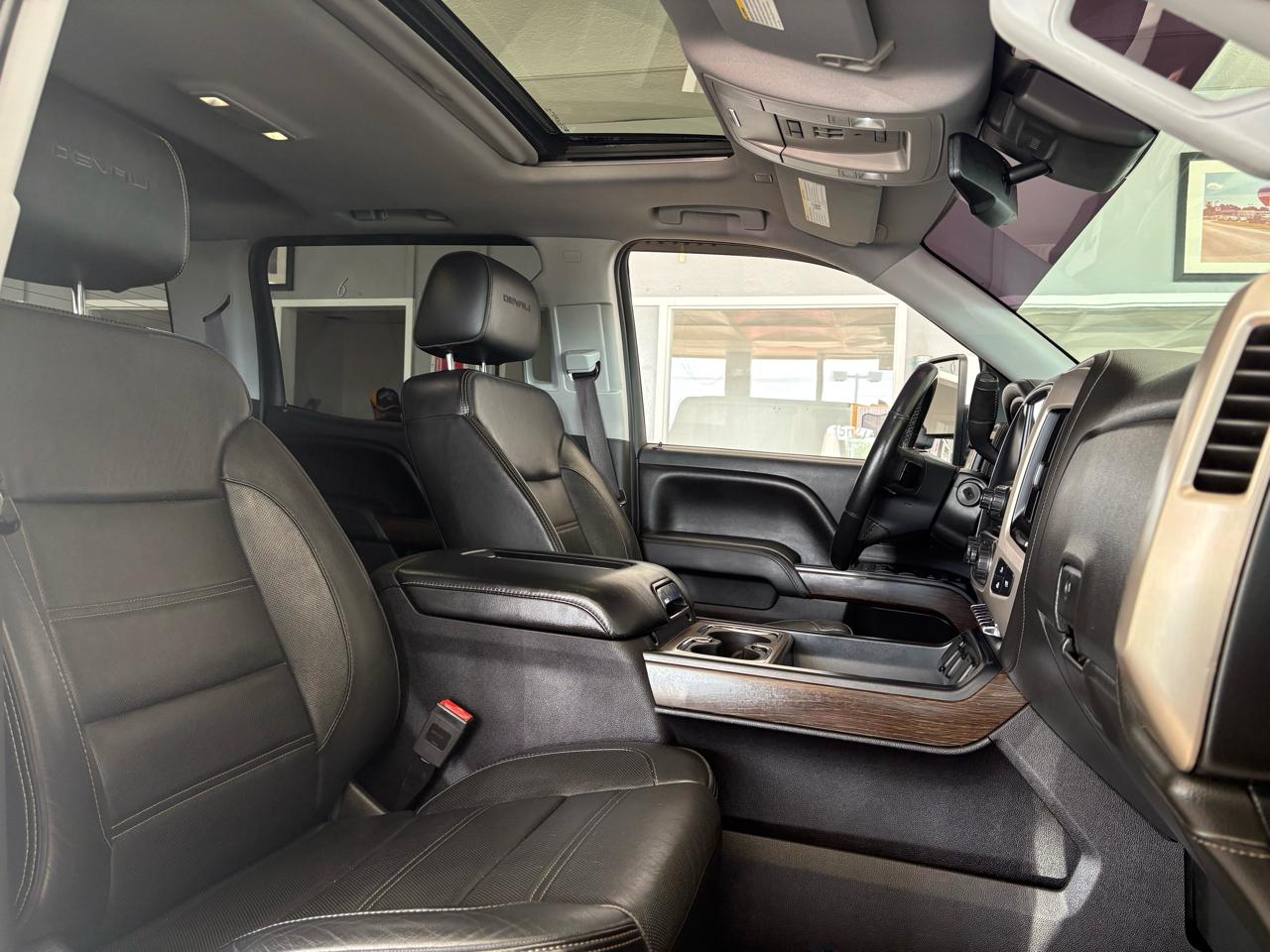 GMC Sierra 1500 4WD Crew Cab 143.5" Denali 2017