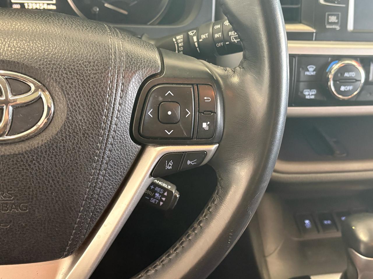 Toyota Highlander Limited V6 AWD (Natl) 2019
