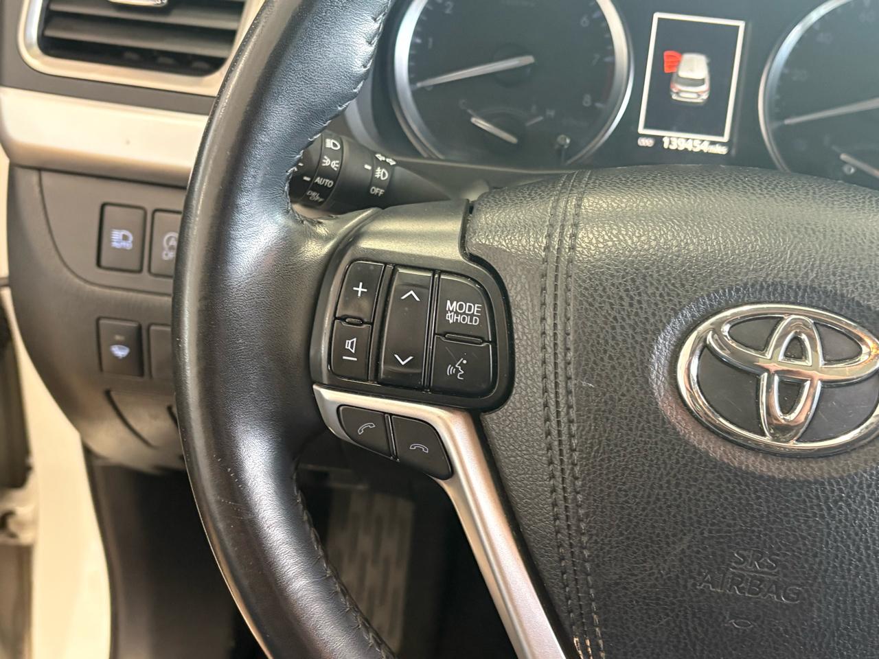 Toyota Highlander Limited V6 AWD (Natl) 2019
