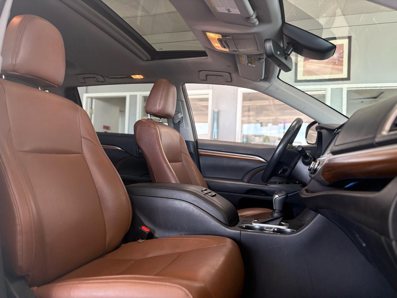 Toyota Highlander Limited V6 AWD (Natl) 2019