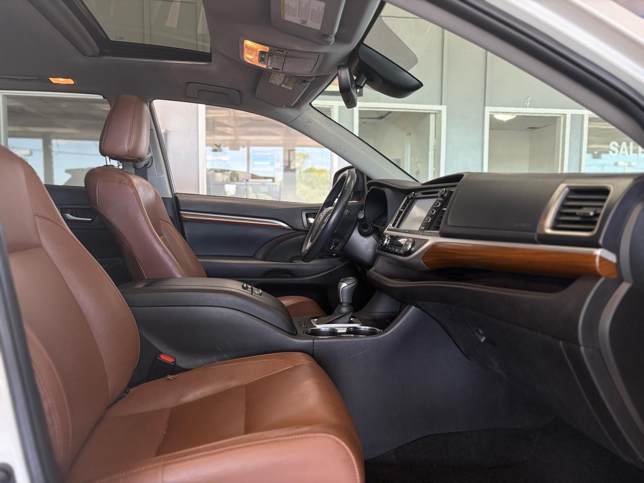 Toyota Highlander Limited V6 AWD (Natl) 2019