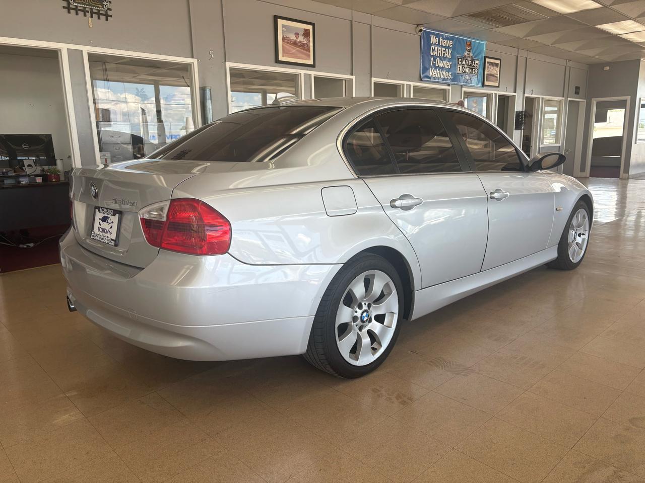 BMW 3 Series 330xi 4dr Sdn AWD 2006