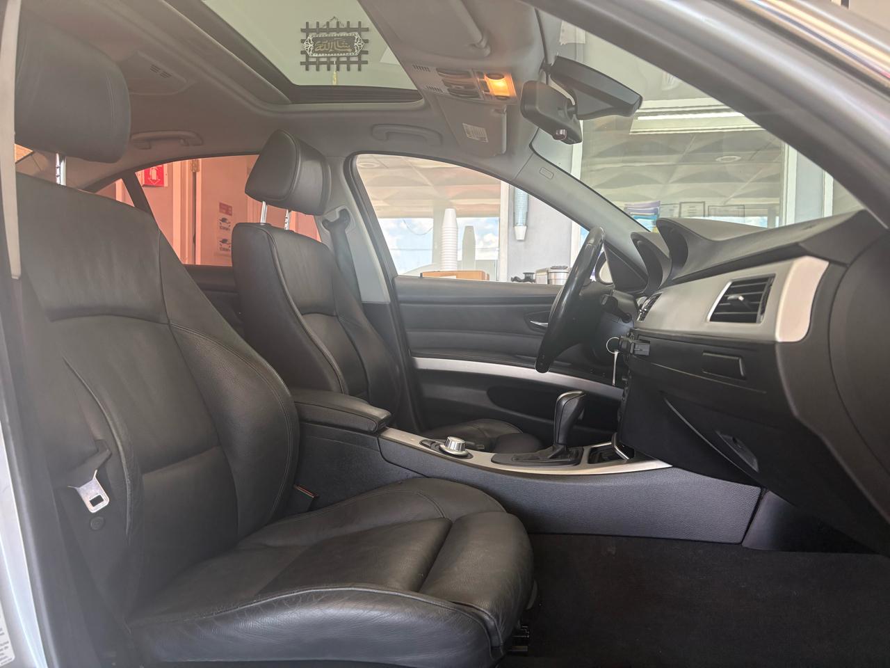 BMW 3 Series 330xi 4dr Sdn AWD 2006