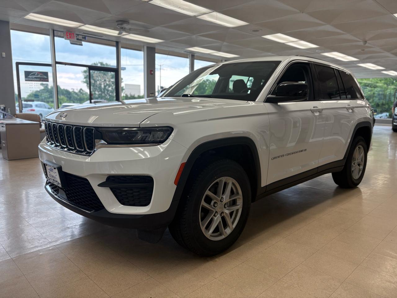 Jeep Grand Cherokee Laredo 4x4 2023