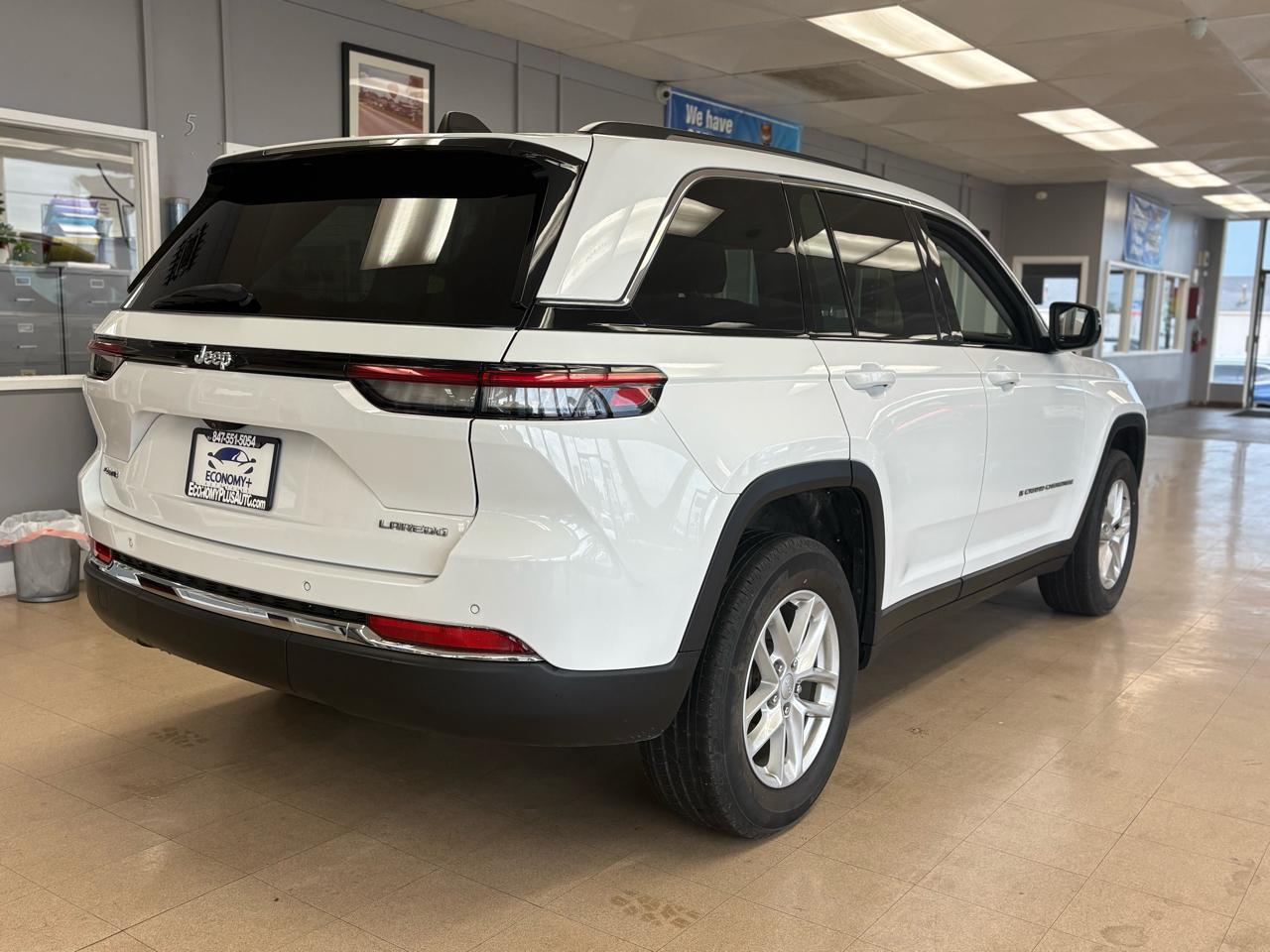 Jeep Grand Cherokee Laredo 4x4 2023
