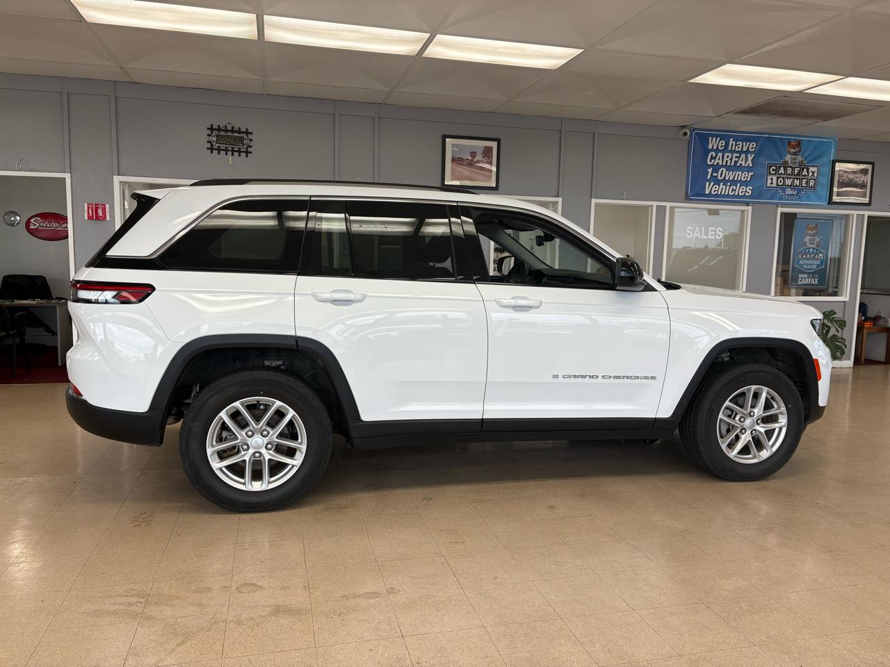 Jeep Grand Cherokee Laredo 4x4 2023