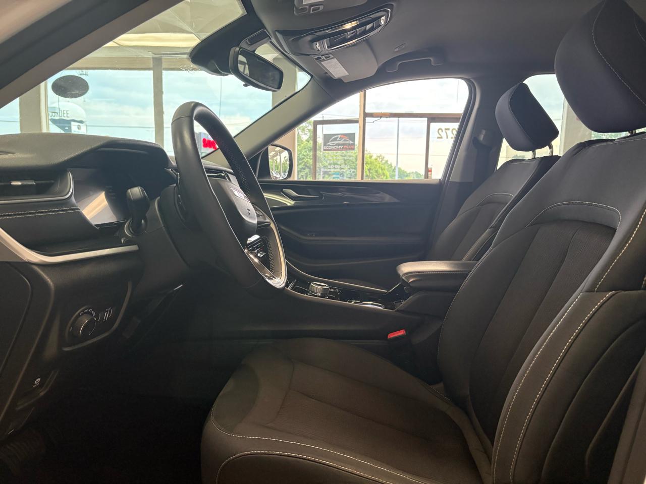 Jeep Grand Cherokee Laredo 4x4 2023