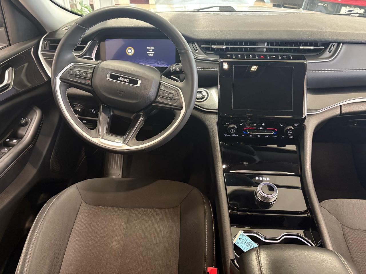 Jeep Grand Cherokee Laredo 4x4 2023