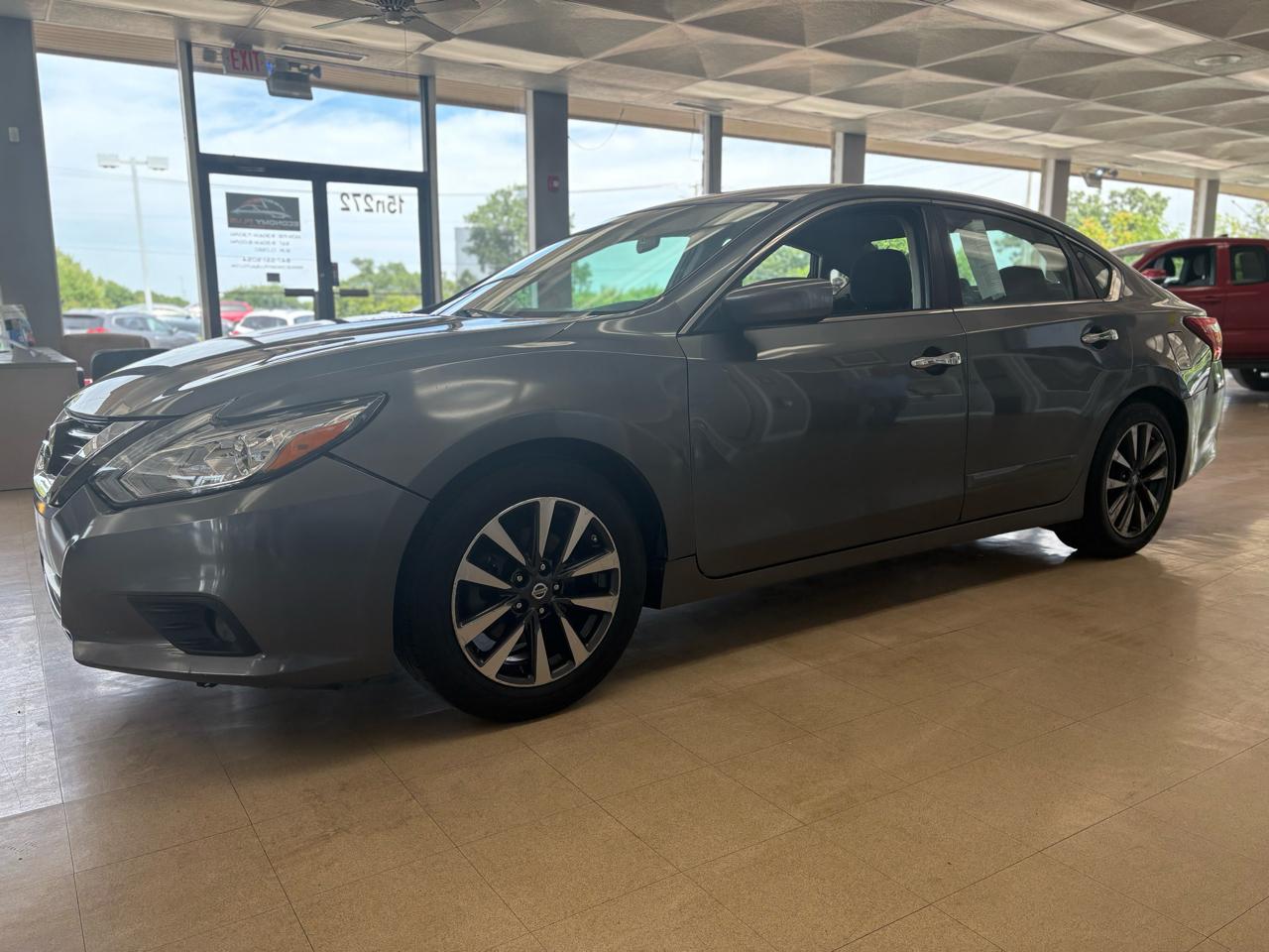 View vehicle photo 3