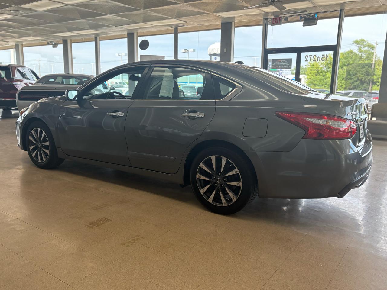 View vehicle photo 4