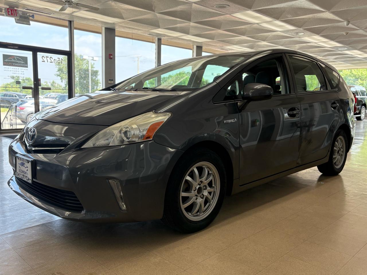 Toyota Prius V 5dr Wgn Two (Natl) 2013