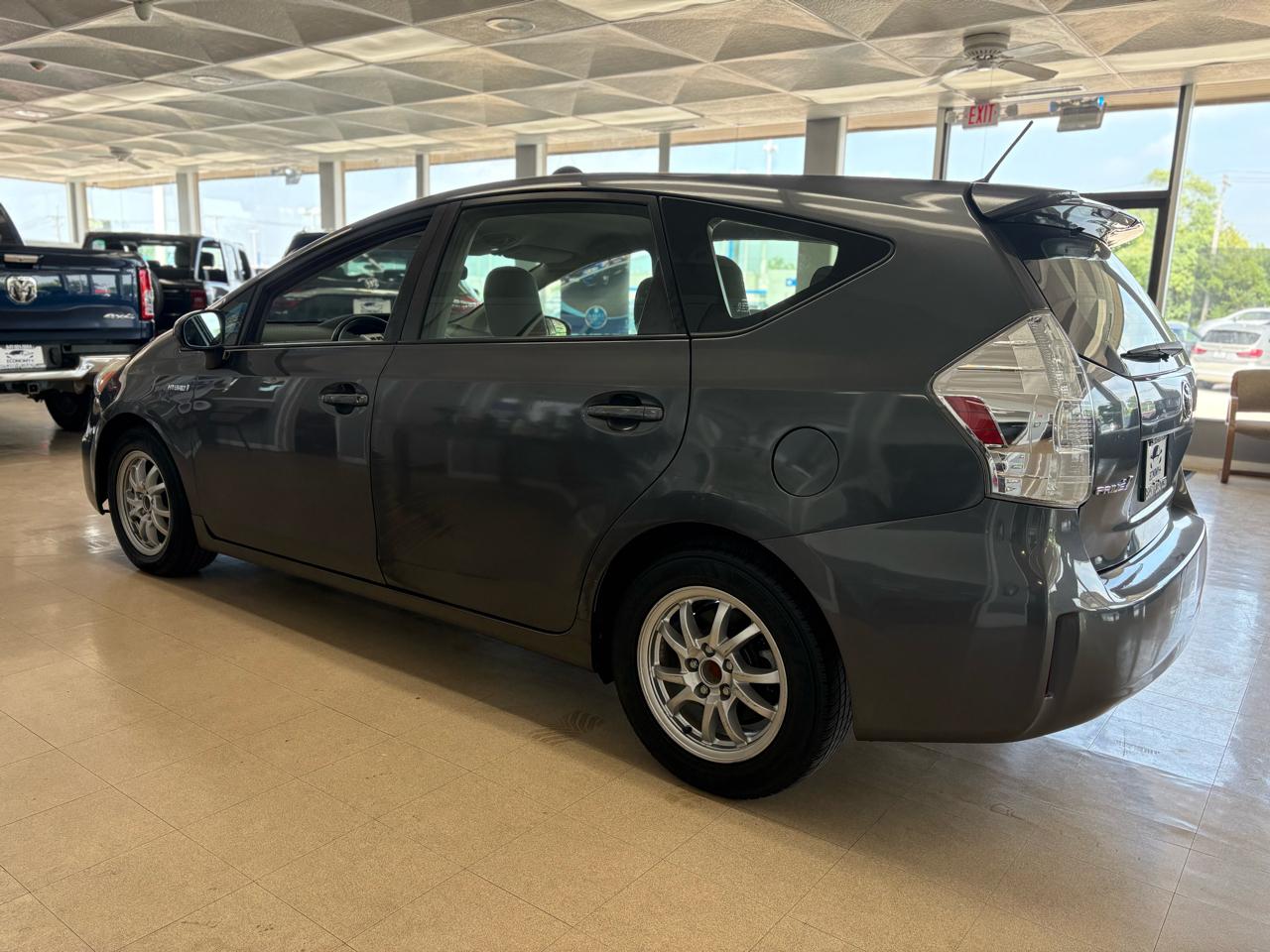 Toyota Prius V 5dr Wgn Two (Natl) 2013