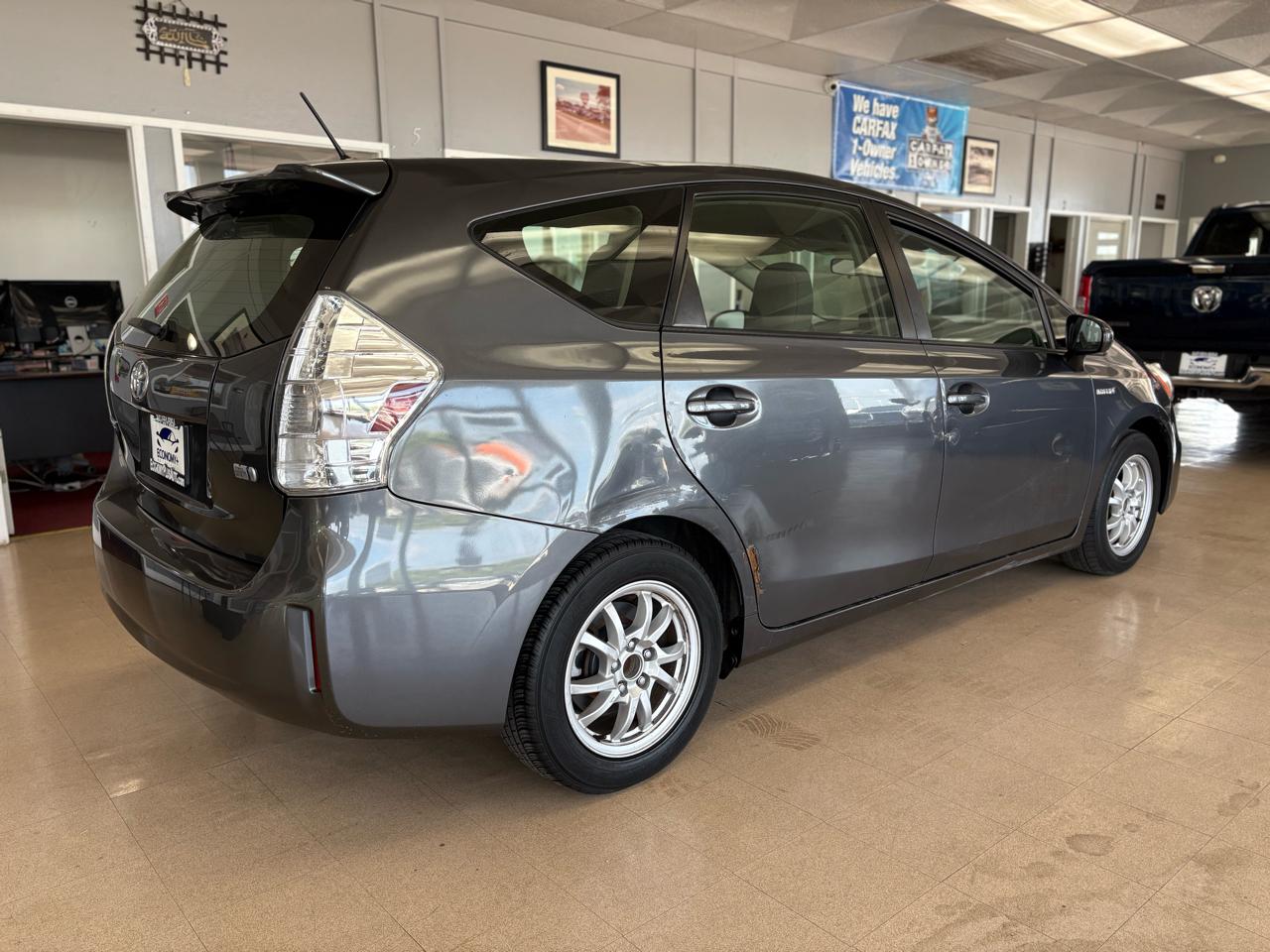 Toyota Prius V 5dr Wgn Two (Natl) 2013