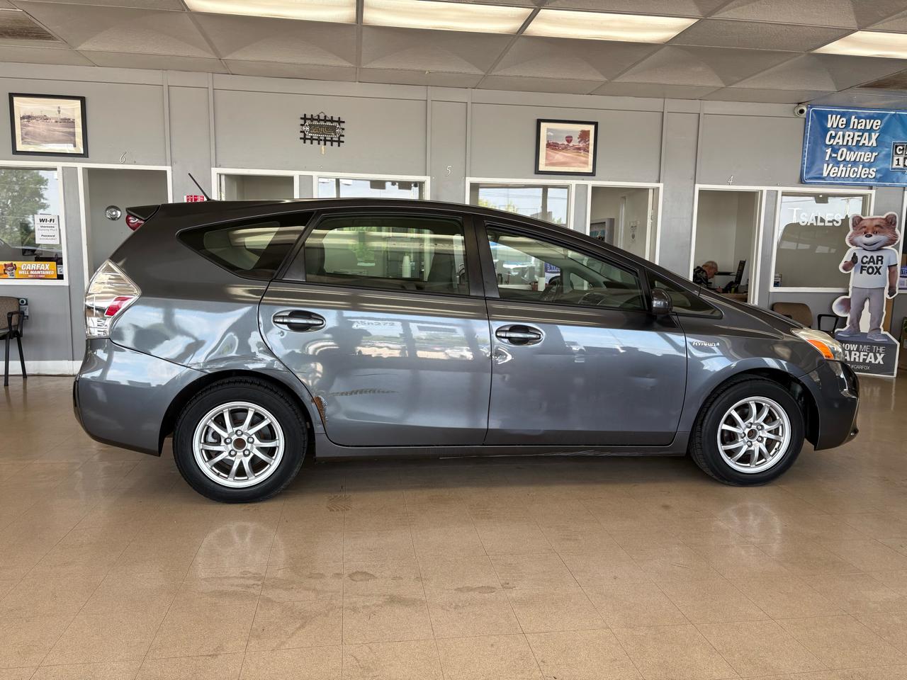 Toyota Prius V 5dr Wgn Two (Natl) 2013