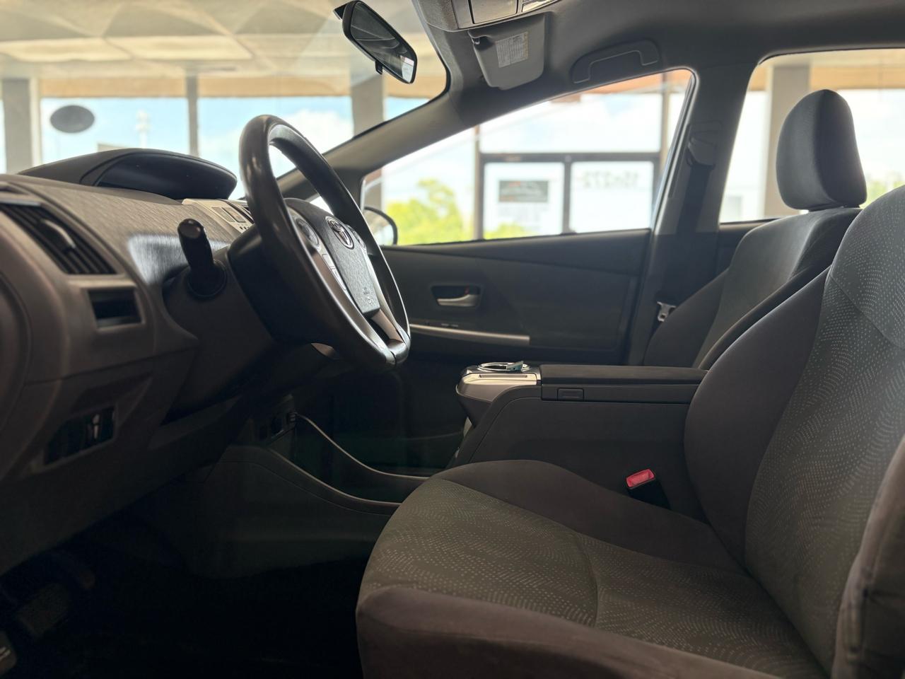 Toyota Prius V 5dr Wgn Two (Natl) 2013