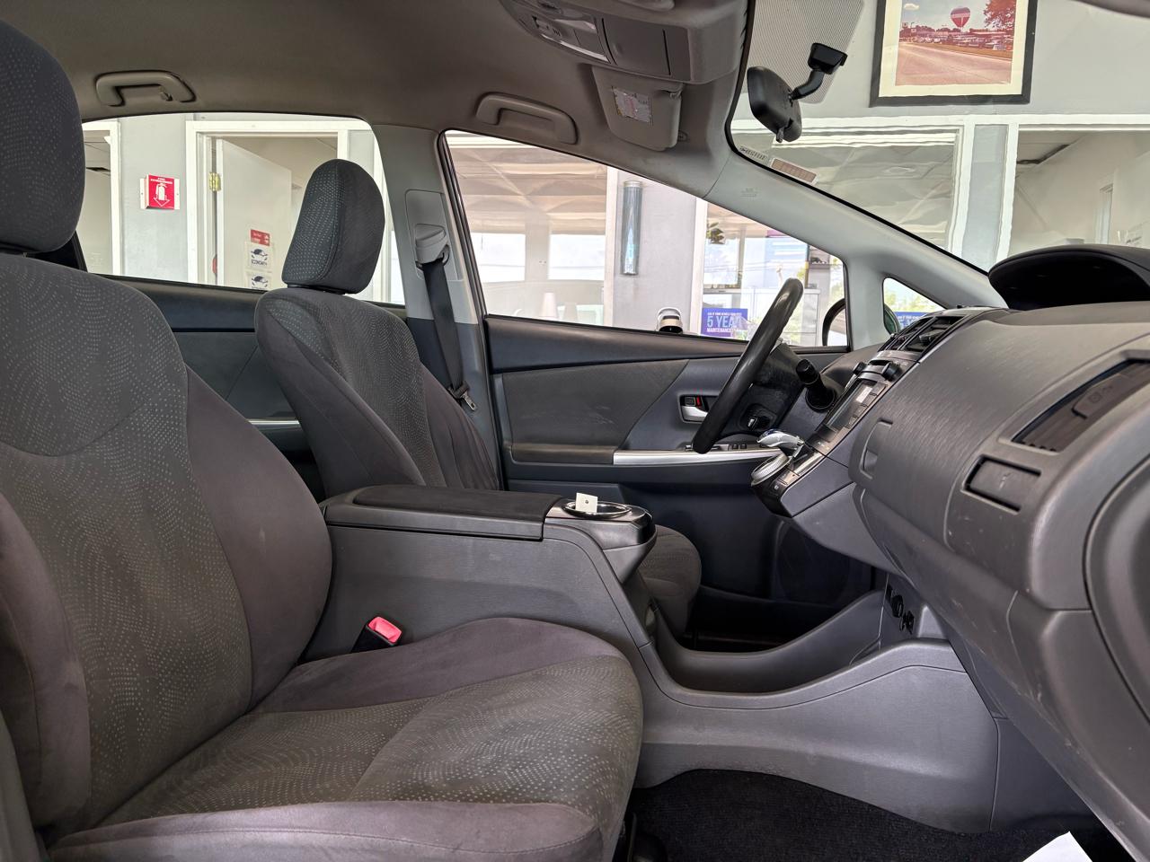 Toyota Prius V 5dr Wgn Two (Natl) 2013