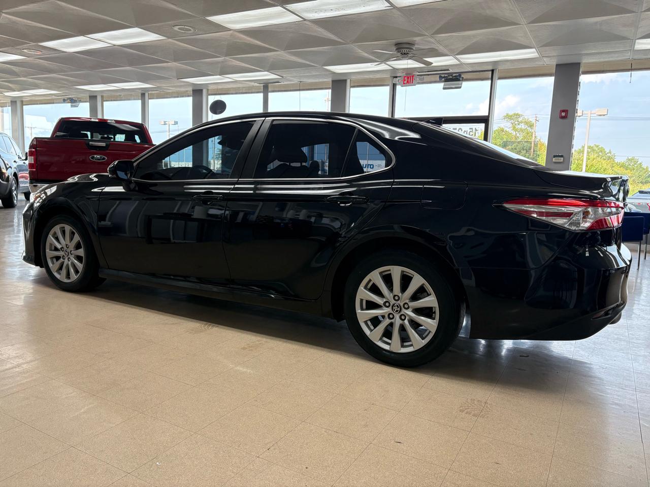 Toyota Camry LE Auto (Natl) 2020