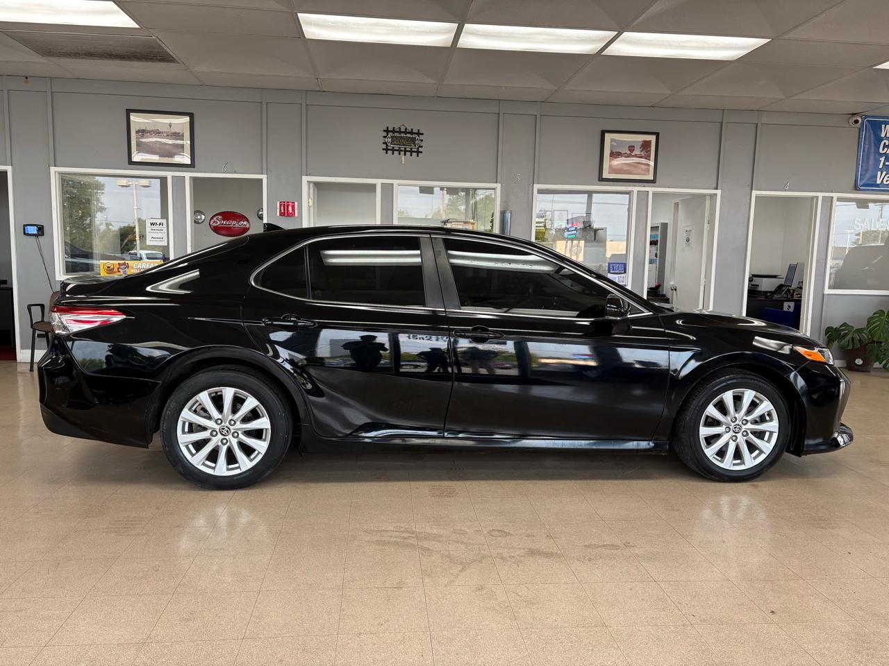 Toyota Camry LE Auto (Natl) 2020