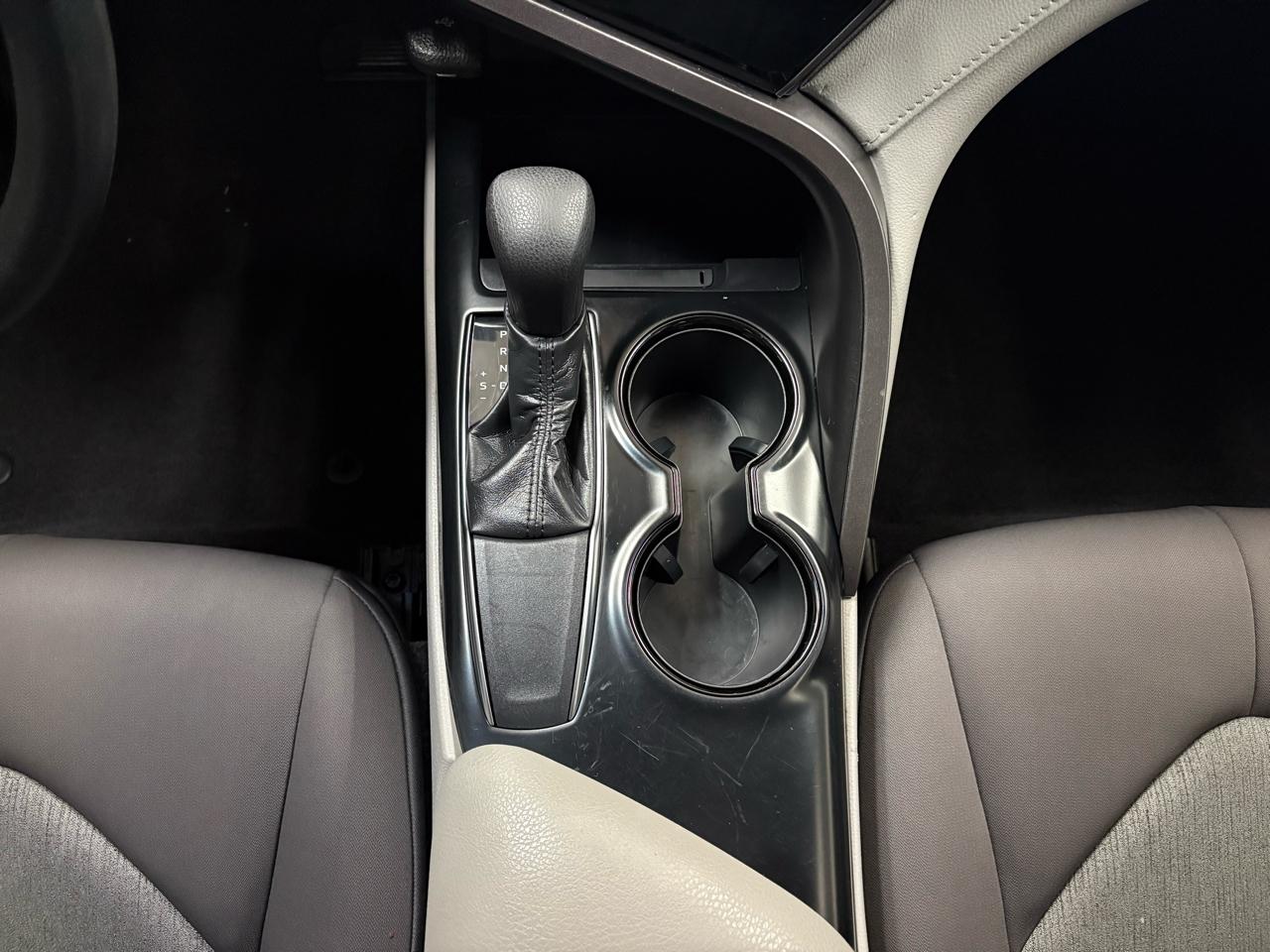 Toyota Camry LE Auto (Natl) 2020