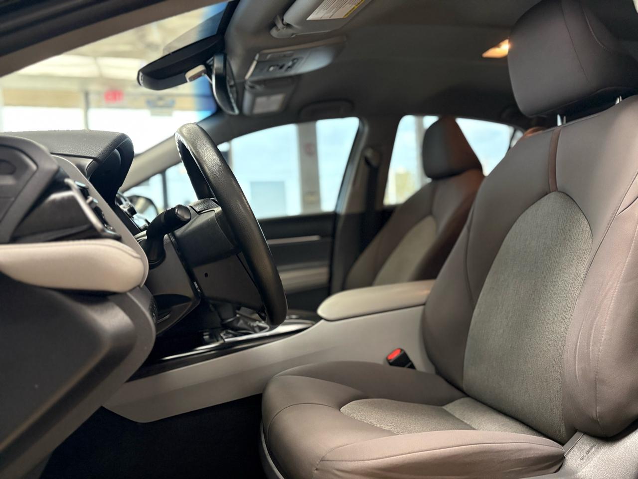 Toyota Camry LE Auto (Natl) 2020