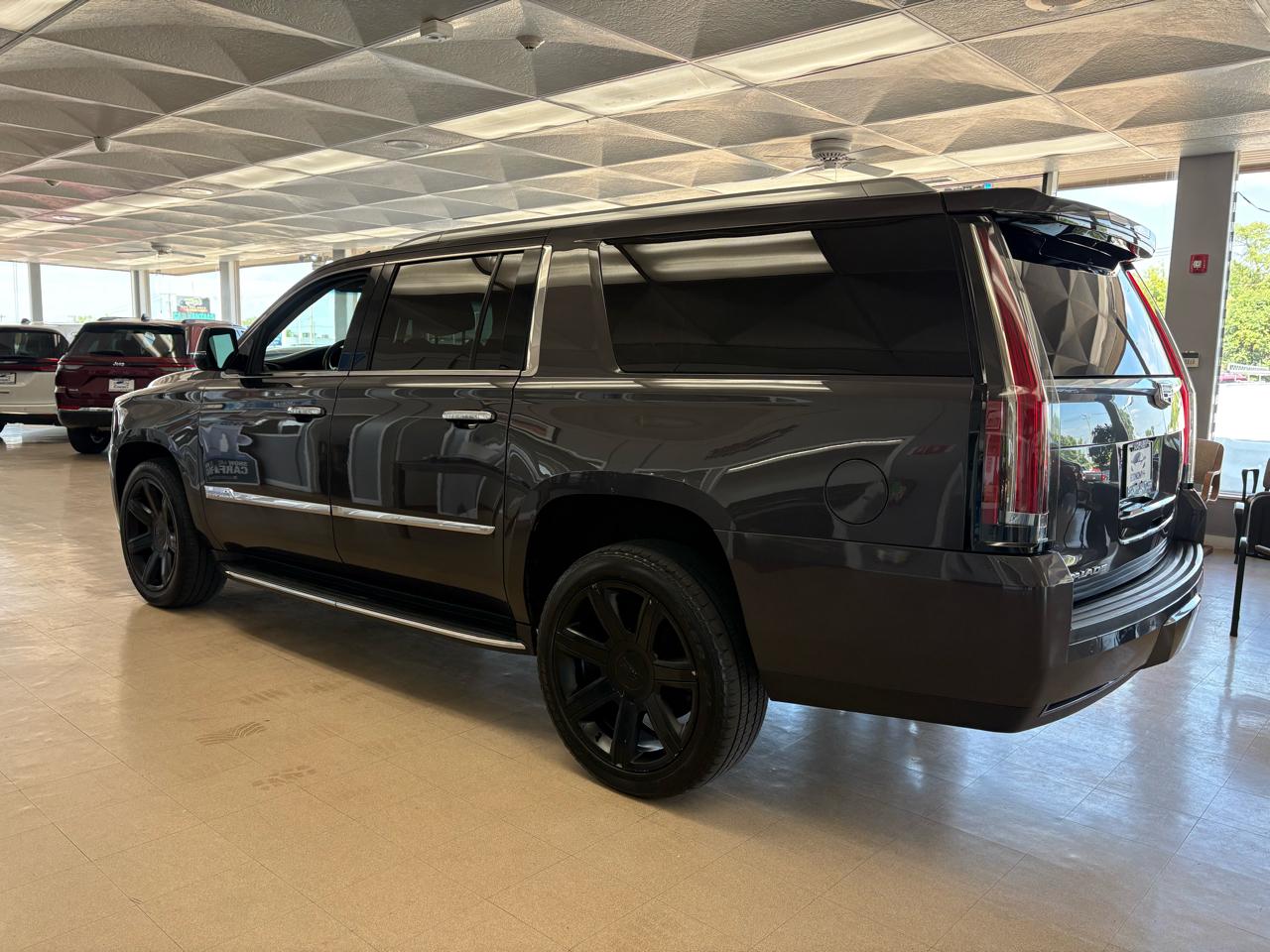 Cadillac Escalade ESV 4WD 4dr Luxury Collection 2016