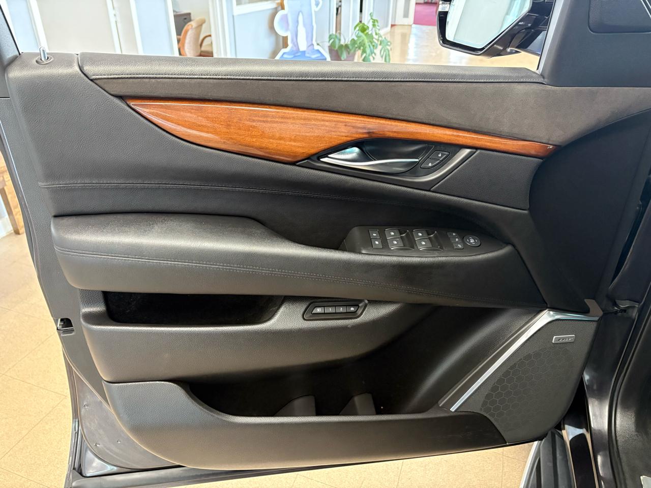 Cadillac Escalade ESV 4WD 4dr Luxury Collection 2016