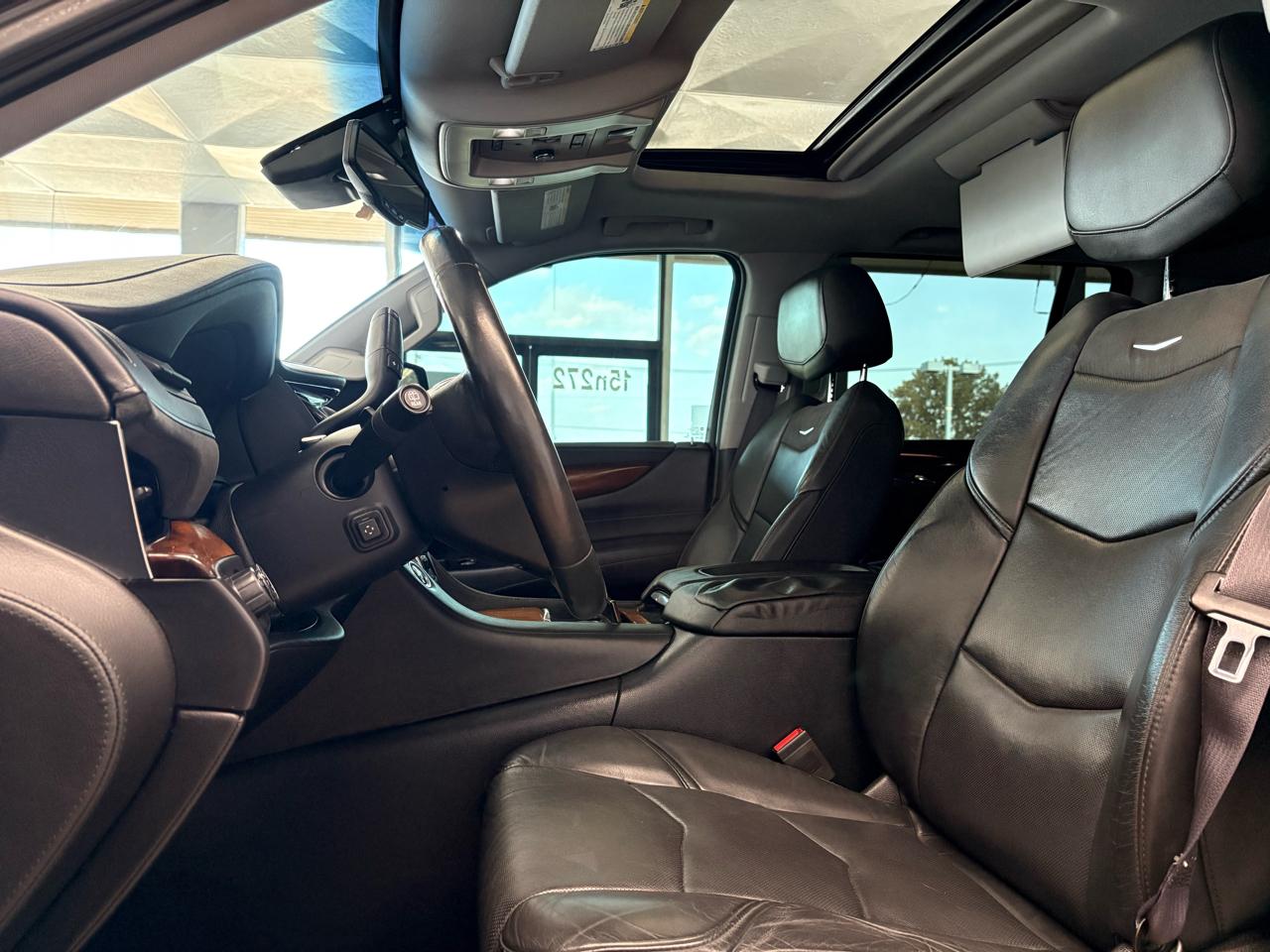 Cadillac Escalade ESV 4WD 4dr Luxury Collection 2016