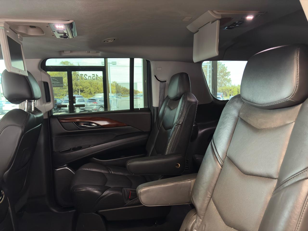 Cadillac Escalade ESV 4WD 4dr Luxury Collection 2016